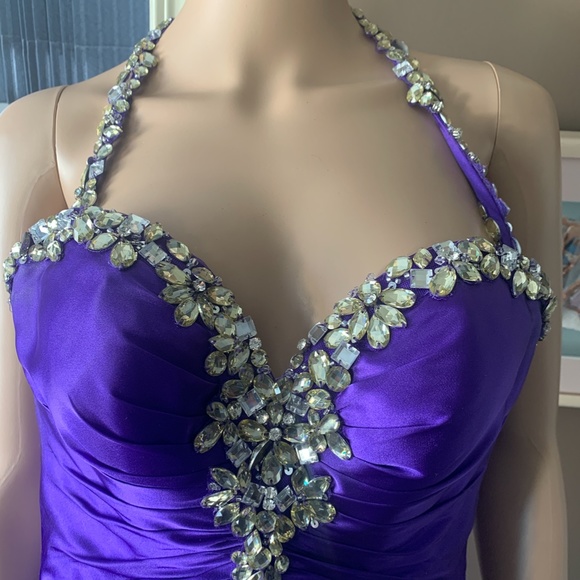 Gown - Picture 2 of 3